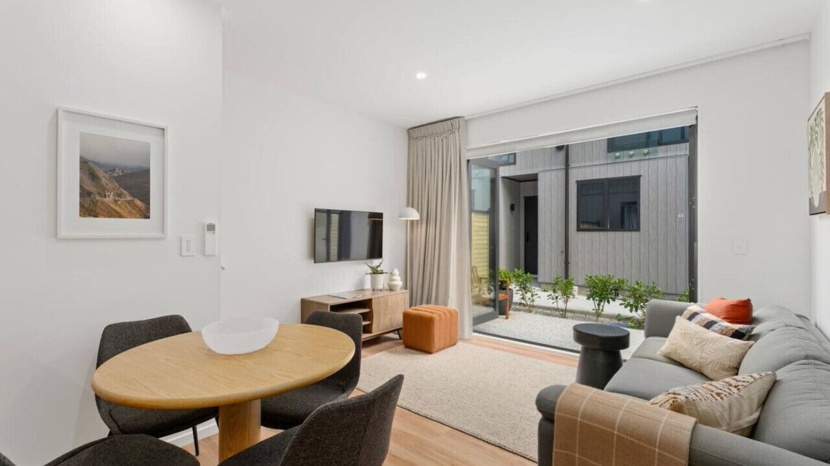 Arthur's Point House | Skippers Rest | Townhouse