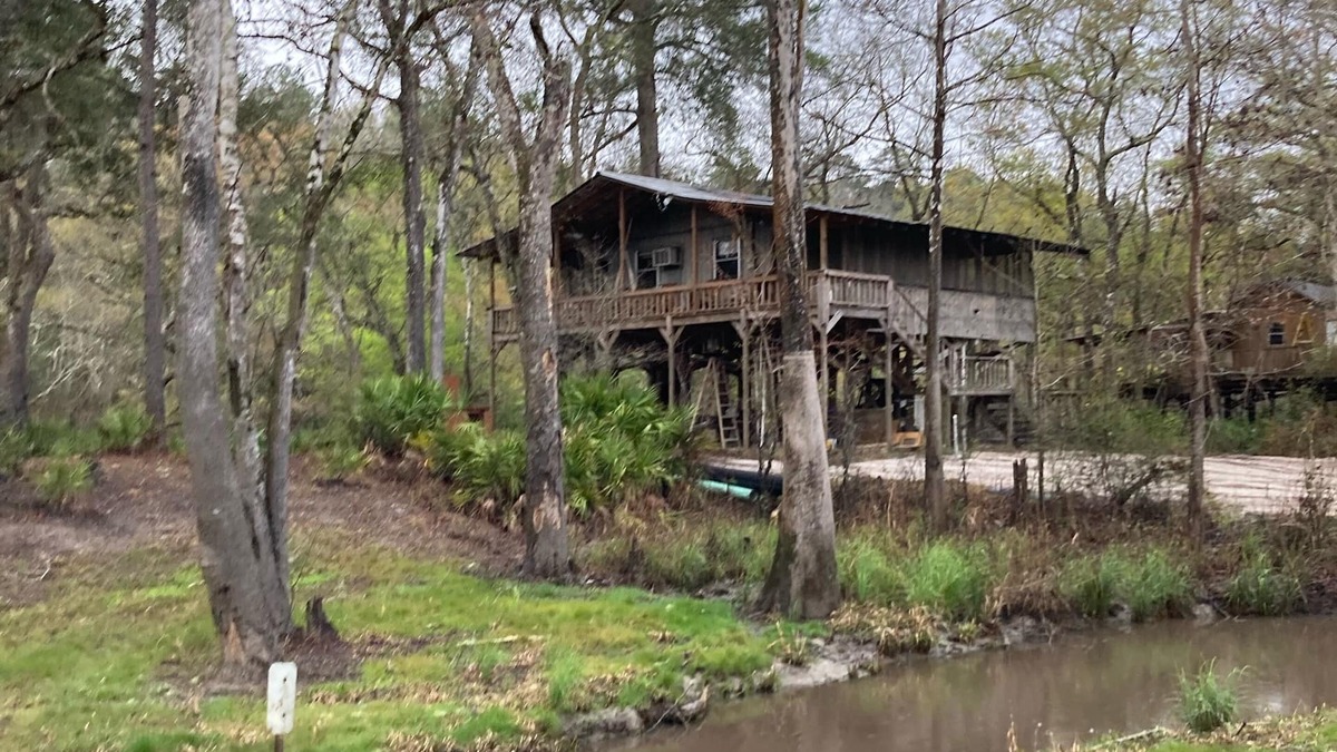 Folkston House | Skip’s Rustic River Cabin near Okefenokee Swamp