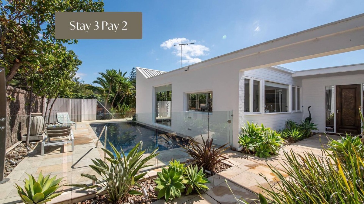 Portsea House | Skomer House Portsea with gas heated pool. Steps to beach and Portsea Pub
