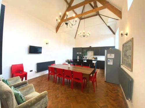 Bodham House | Skool House Retreat - 9 bedroom option