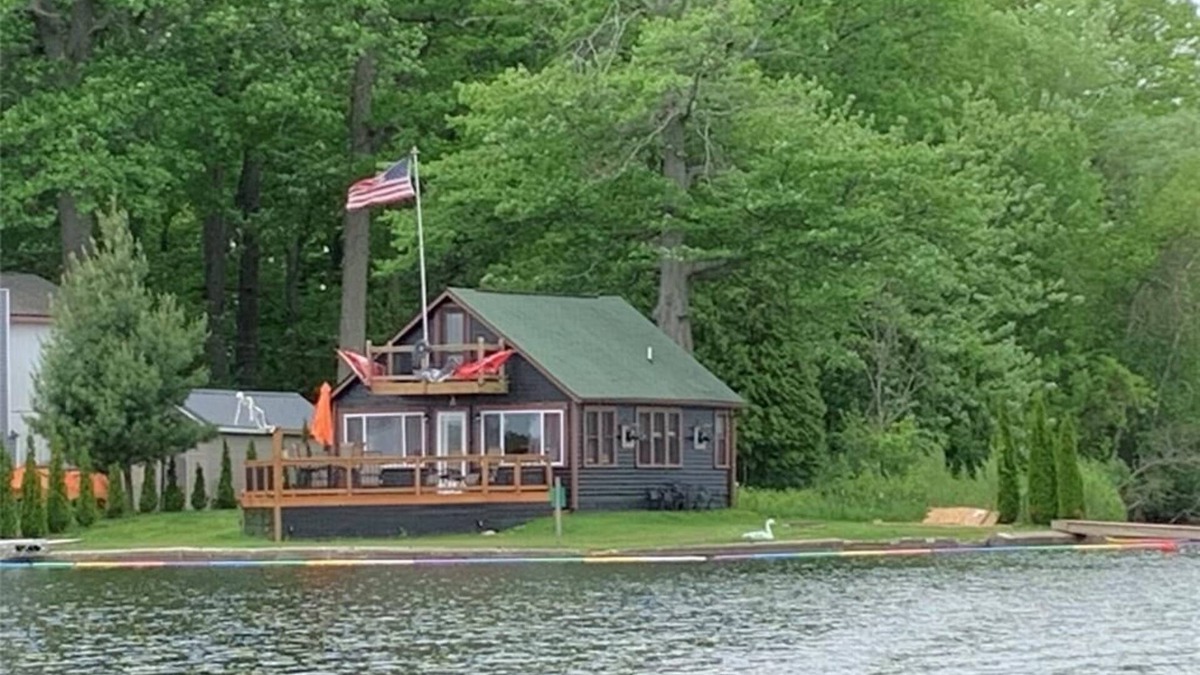 White Lake Cabin | Skull Island - Blackbeard's Hideaway