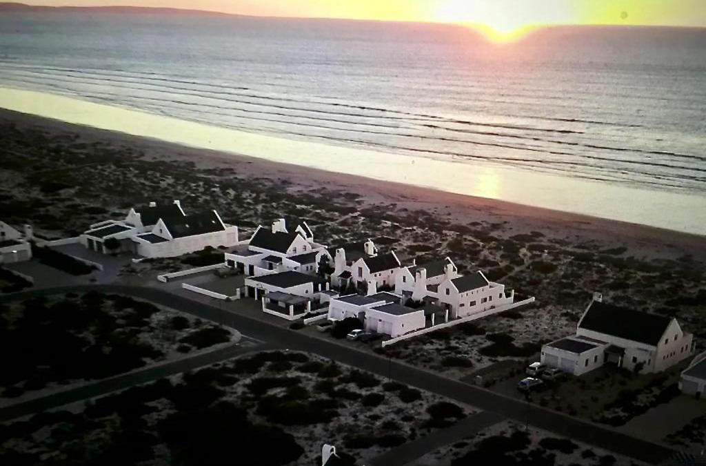 Dwarskersbos House | Skuurtjies - Beach Front Holiday
