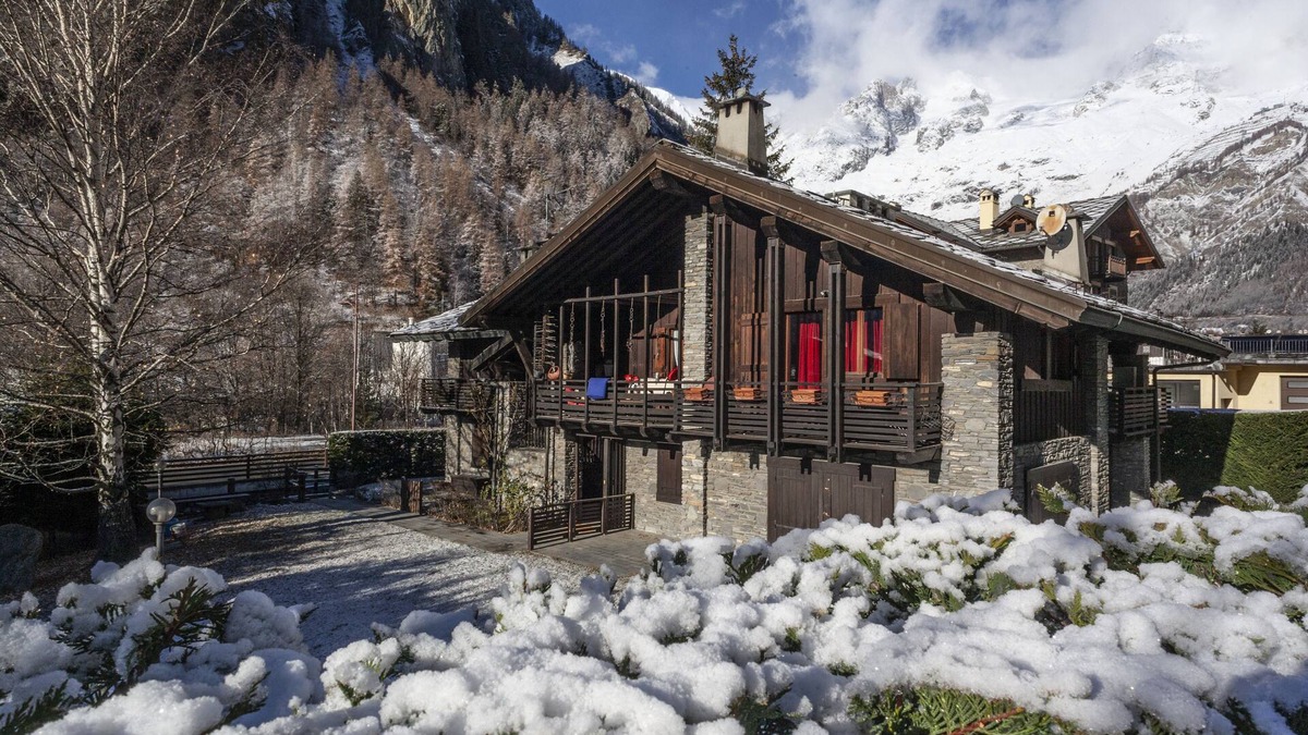 Courmayeur Ski Chalet | Sky and retreat in a charme house in Courmayeur!