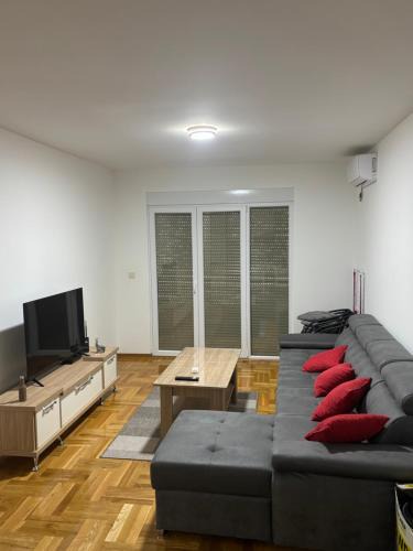 Podmaine Apartment | SKY Apartment