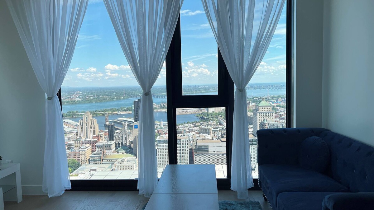 Quartier des Spectacles Apartment | Sky Bridge Spectacular