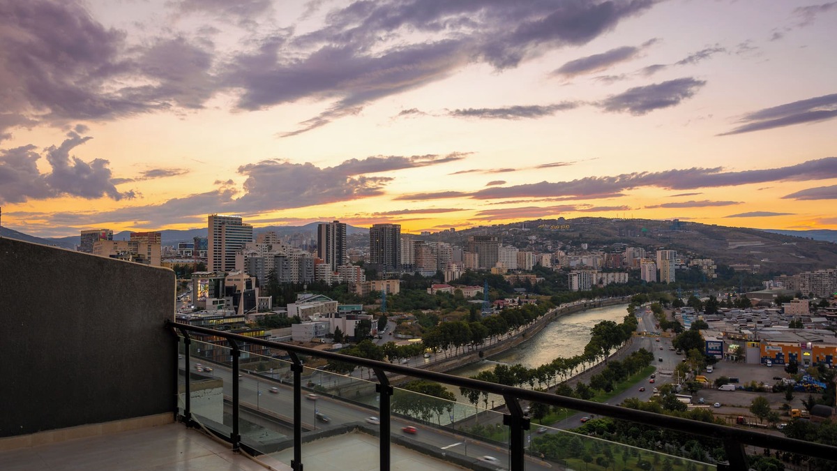 Didube Hotel | Sky By The River