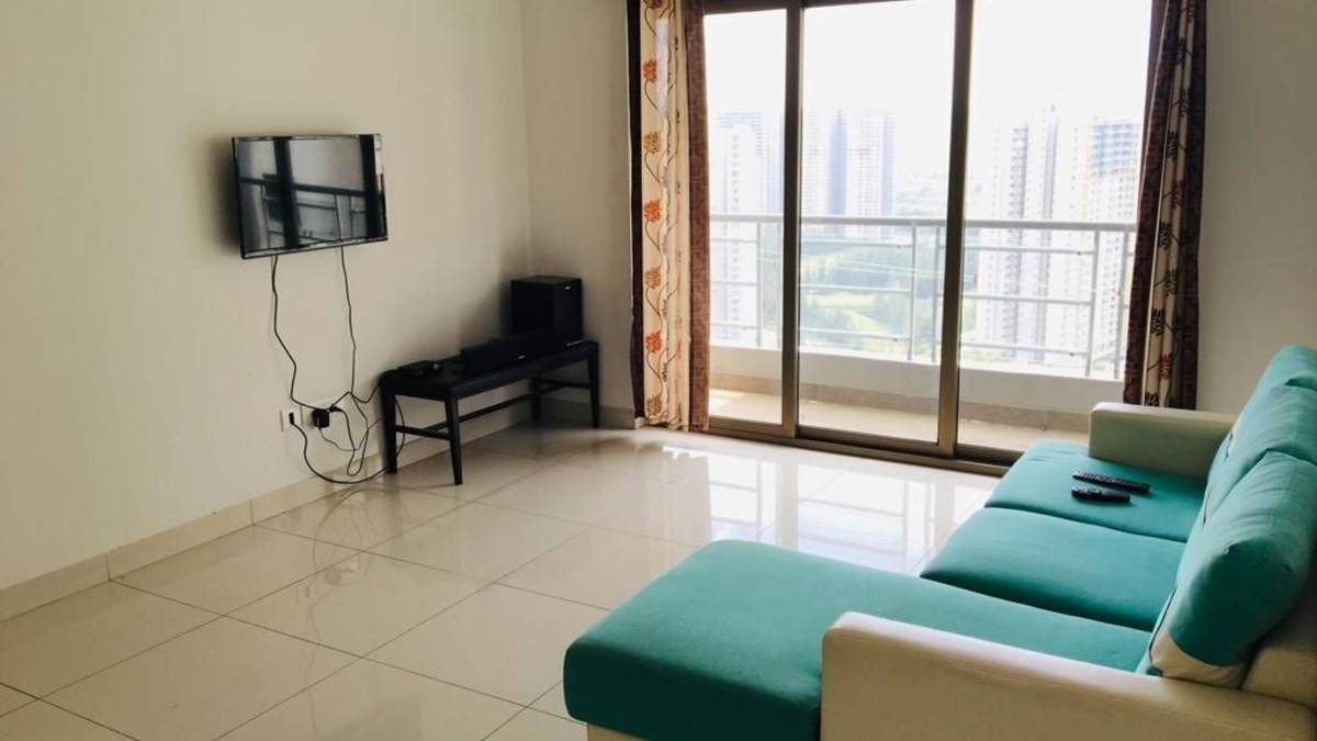 Phase 1 Apartment | Sky High @ Blue Ridge 22nd Floor Master - Bedroom