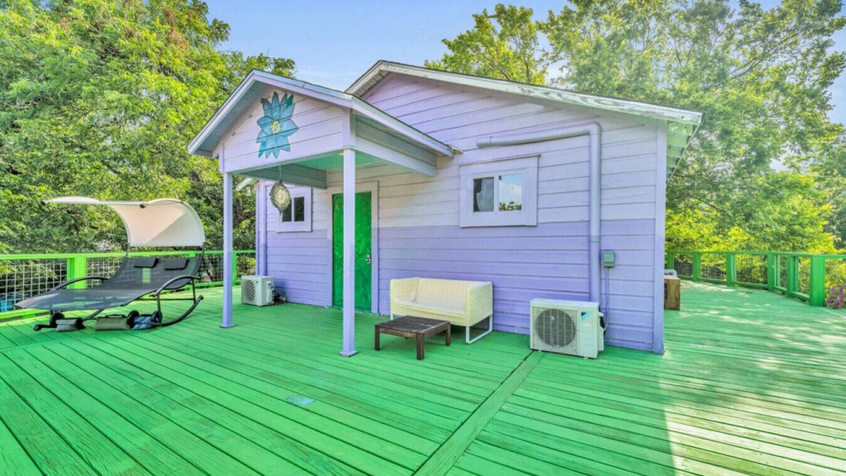 Chestnut House | Sky-High Treehouse - East Austin