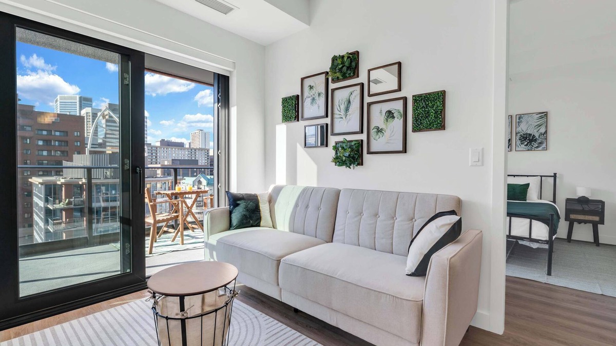 Eau Claire Apartment | Sky Jungle Oasis Calgary City Views | Prking & Gym