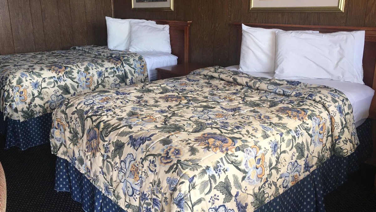 El Dorado House | Sky-Palace Inn and Suites El Dorado - 2 Double Bed NS
