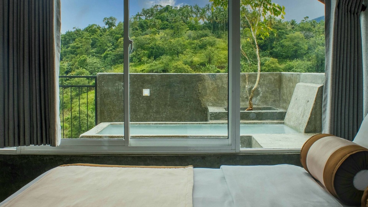 Pathahewaheta Bed & Breakfast | SKY PAVILION by Kandy Victoria Eco Resortn"Room with a Outdoor Private Bathtub"