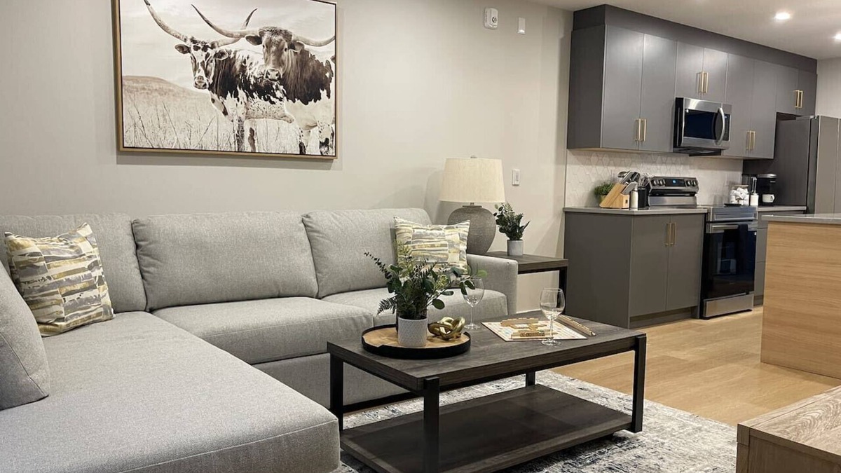 Harvie Heights Condo | Sky Ridge Nights | Outdoor Hot Tub | Parking