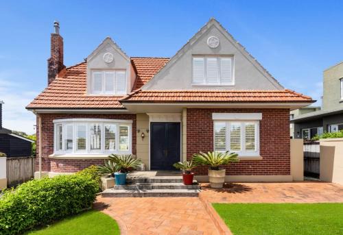 Orakei House | Sky Stars Elegant Home with Seaview