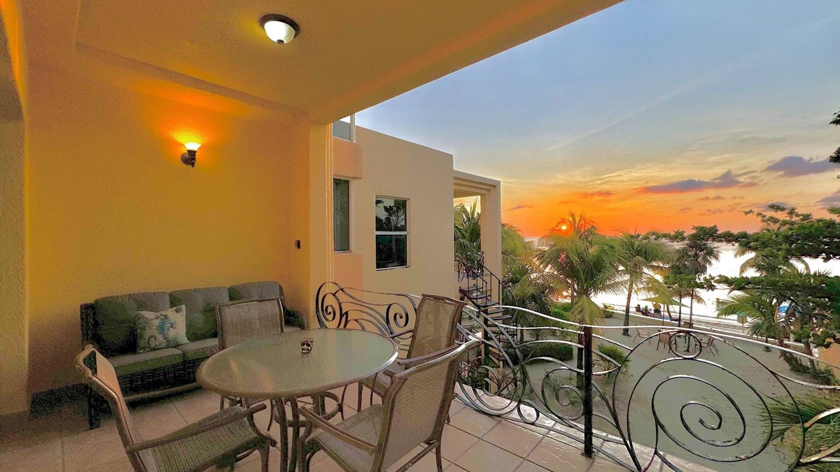 West Bay House | Sky View Condo #1 @ Coral Sands, West Bay Beach