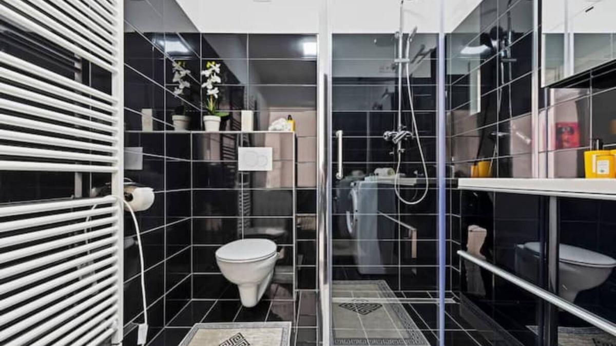 Voesendorf House | SKY9 Four-Bedroom Villa, 4 bathrooms & whirlpool