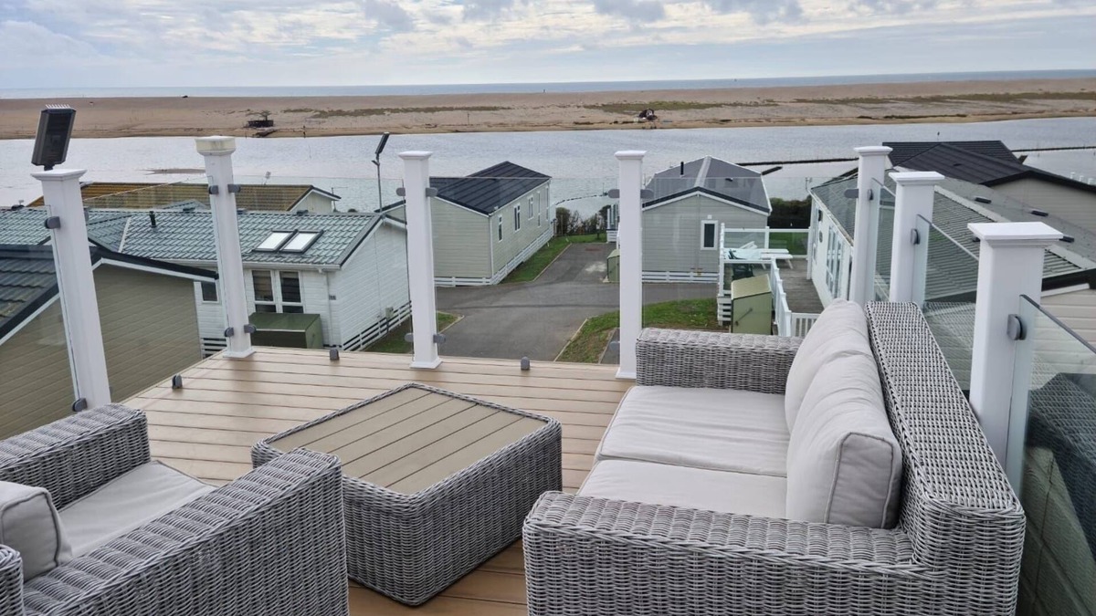Wyke Regis House | Skydeck Holiday home with fabulous views over Chesil Beach and Portland Harbour