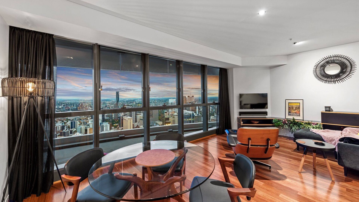 Brisbane Central Business District Apartment | Skyhigh Executive! ~ 2Bed/2Bath/1Car/Views ~ CBD