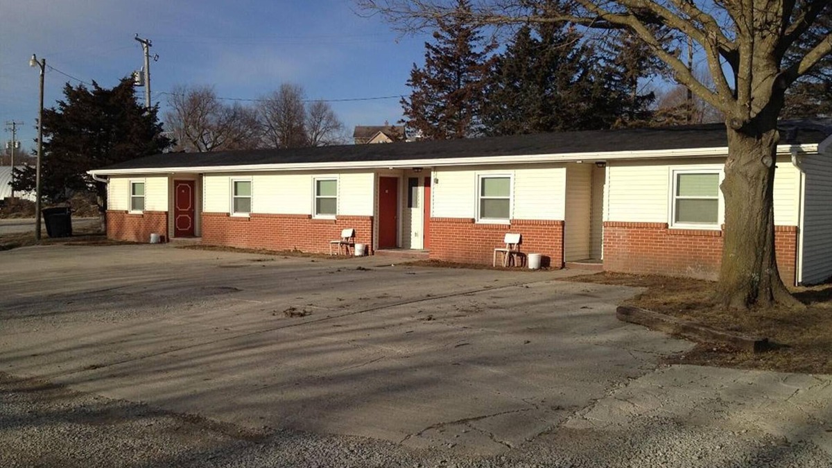 Bedford Hotel | Skylark Motel by OYO