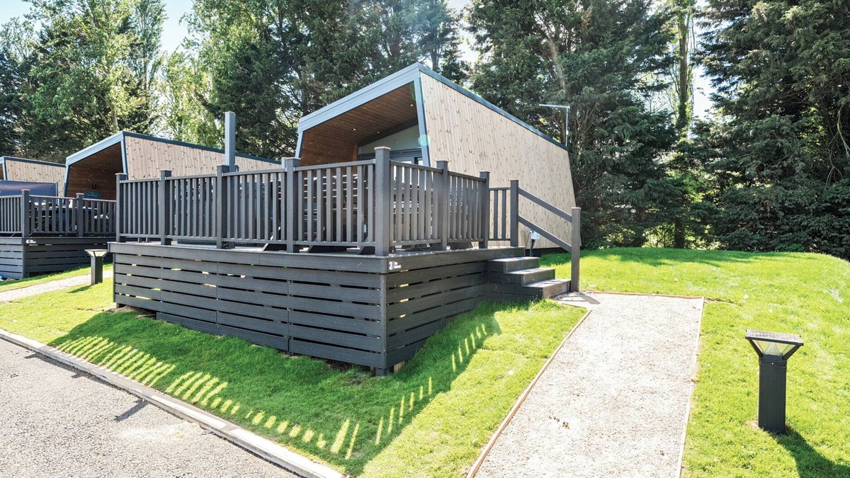Great Houghton Cottage | SKYLIGHT STARGAZER - BILLING AQUADROME in Billing Aquadrome Holiday Park