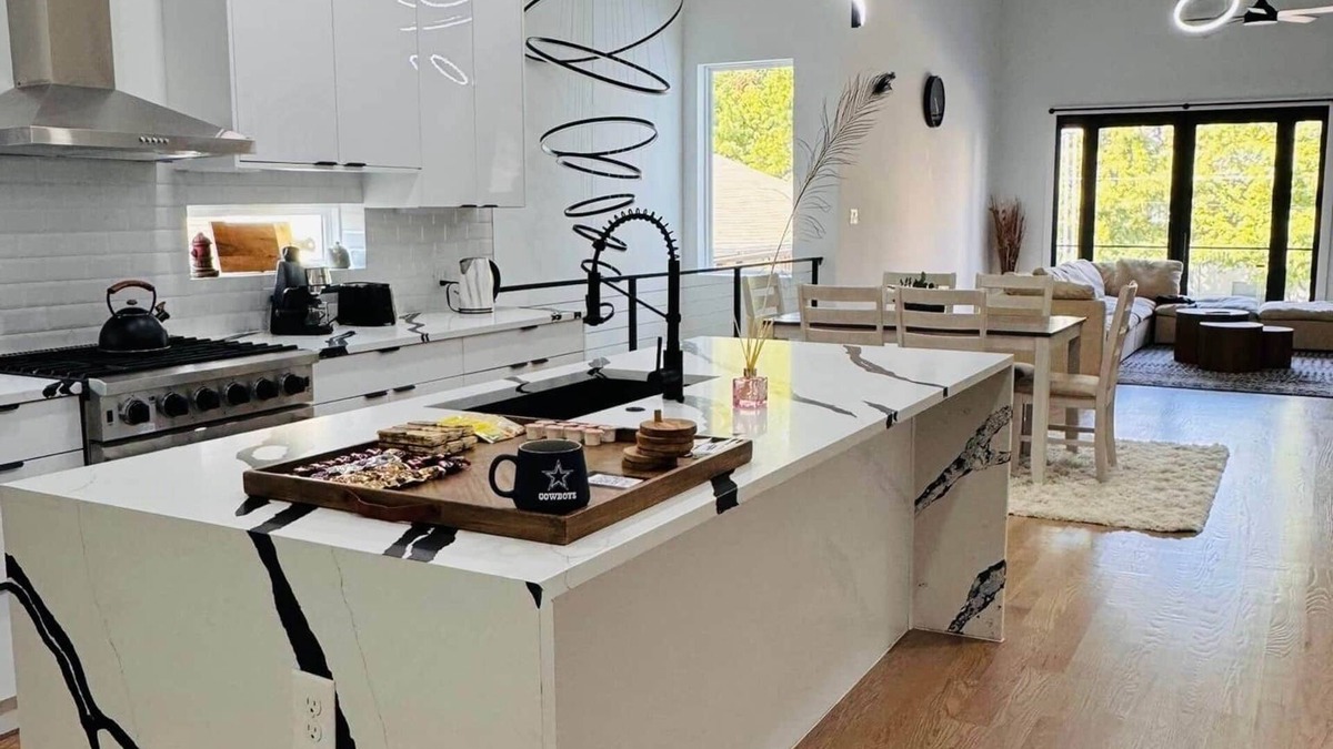 Oak Cliff Villa | Skyline Gem Penthouse Loft Dallas