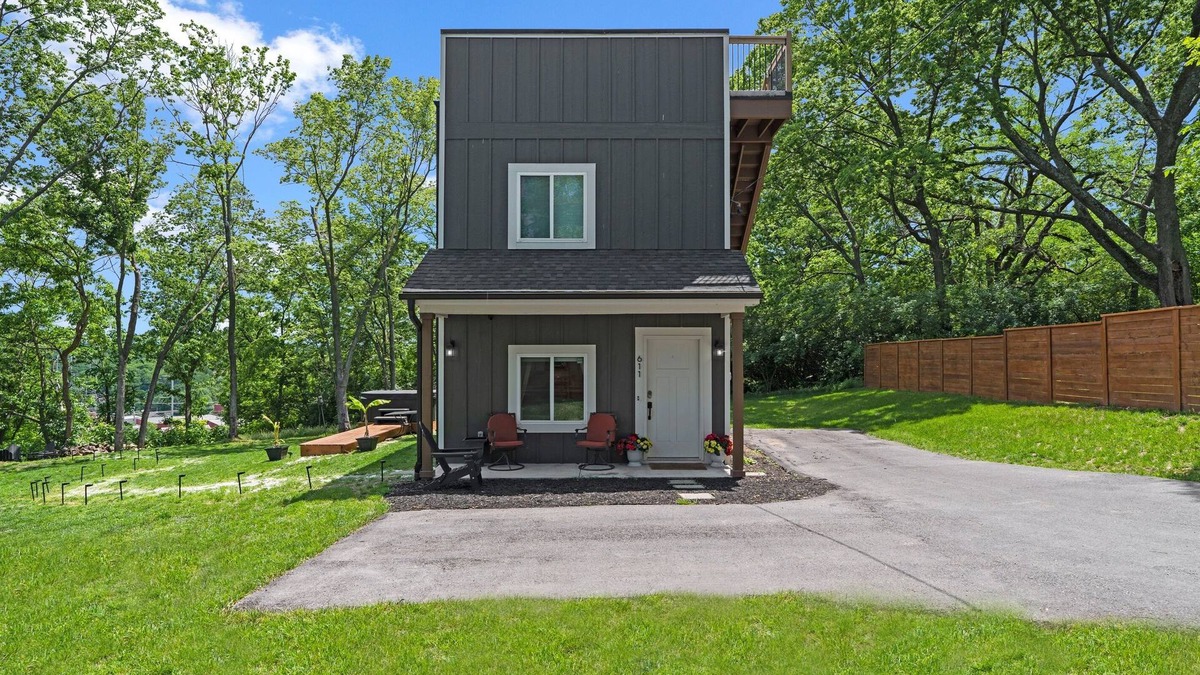 Shawnee Heights House | Skyline | Hot tub | Rooftop Patio | Amazing Views