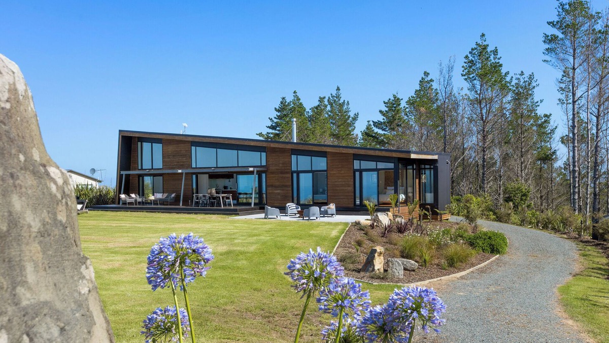 Pakiri House | Skyline Lodge - Leigh Coastal Paradise