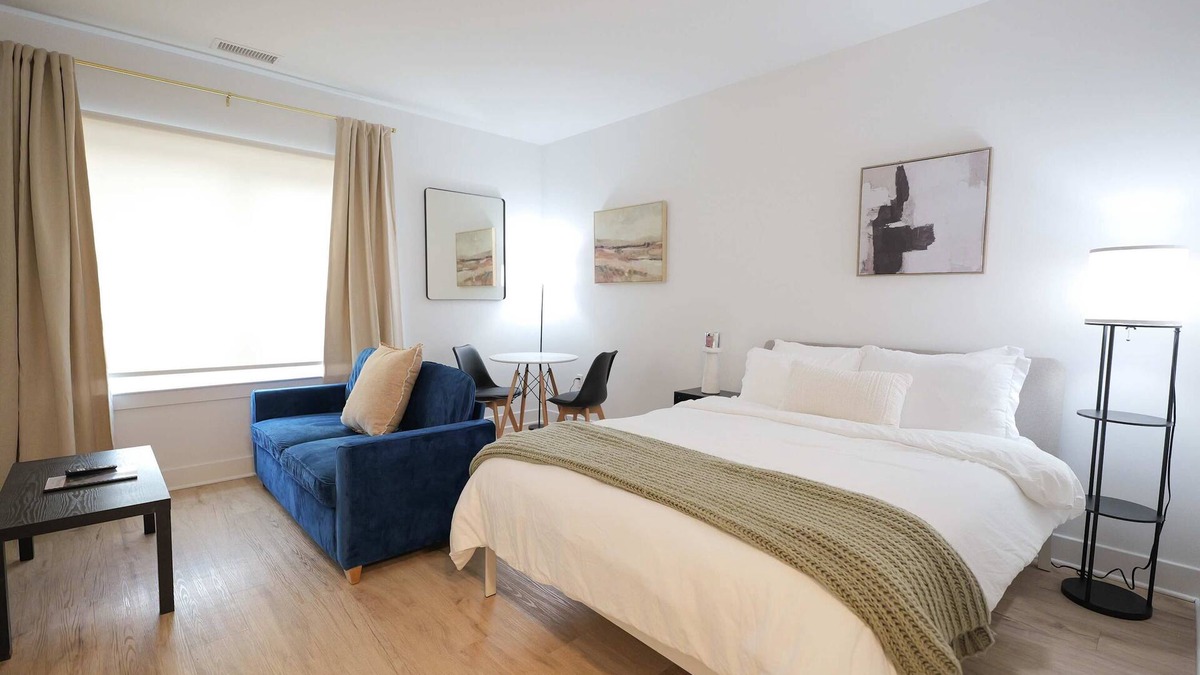 Downtown Apartment | Skyline Luxe Haven Studio - Easy Access to NYC