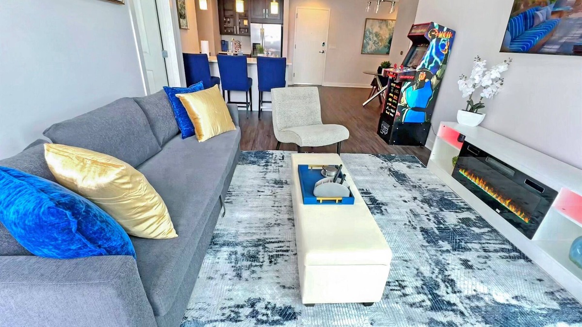 Lenox Apartment | Skyline Luxe | Large Balcony | Mondern Comfort | Pool