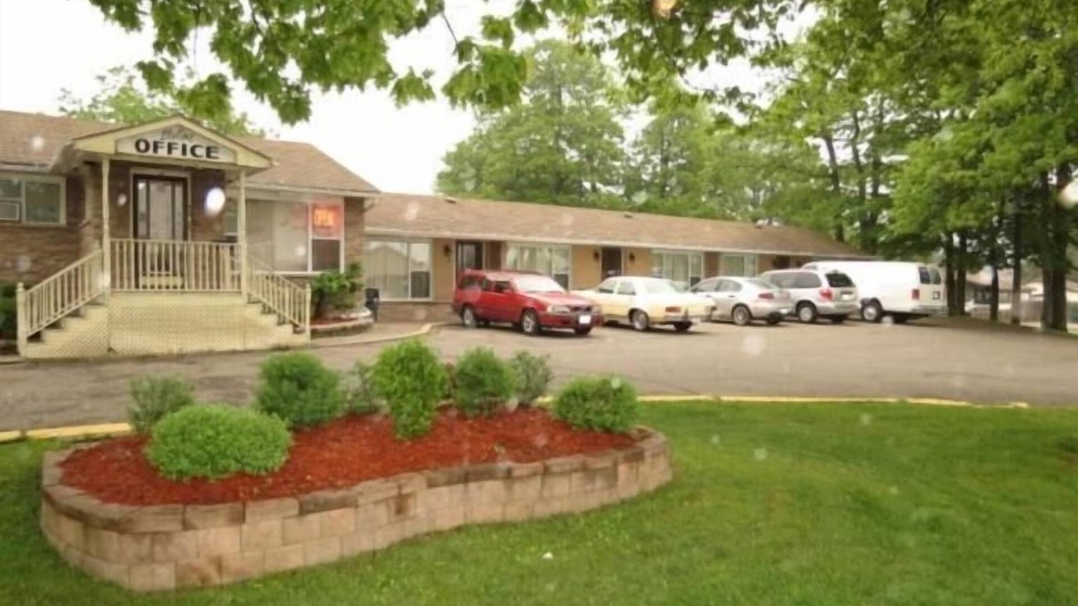 Algoma District Hotel | Skyline Motel