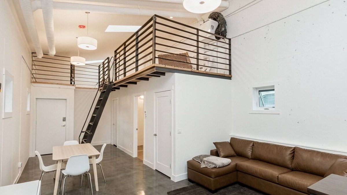 Bridgeland Apartment | Skyline Penthouse |BBQ, Sleeps 8|