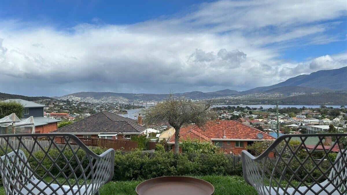 Lindisfarne Apartment | Skyline Serenity Lower - Close to city and airport