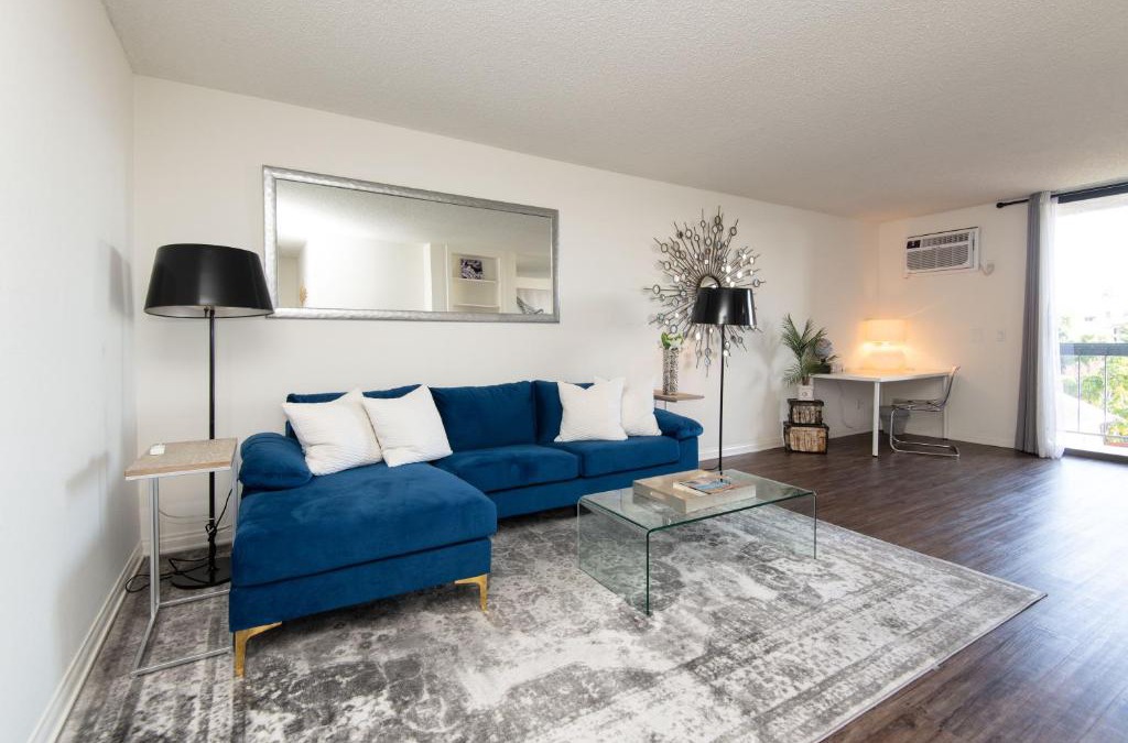 Norma Triangle Apartment | Skyline Views 1-Bedroom with Balcony and Pool