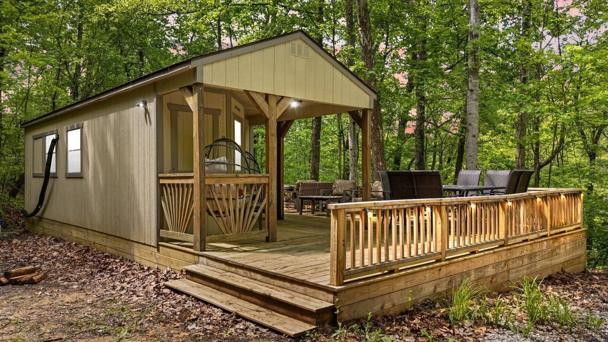 Stanton Cabin | Skyridge Woodland Cabin @ tranquil High Rock - Wi-Fi, Hot tub, Pet friendly