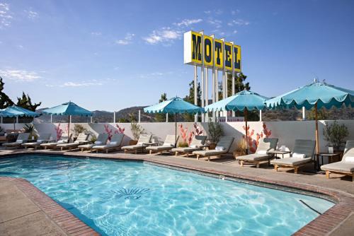 Los Alamos Hotel | Skyview Los Alamos - 21 & Over Pool
