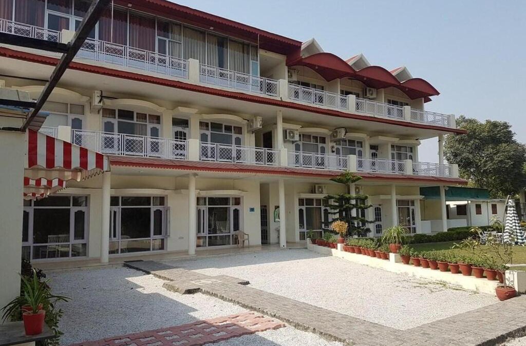 Kishangarh Hotel | Skyview Stays I Party Lawns I Adjacent The Good Club I 1km Sukhna lake,Rock Garden & High Court I