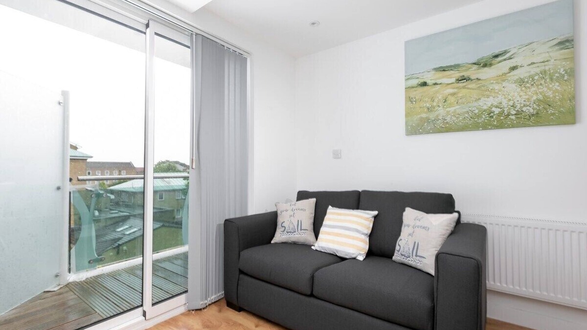 Grange Apartment | Skyvillion - 2Bed Enfield Flat w/Balcony & Parking