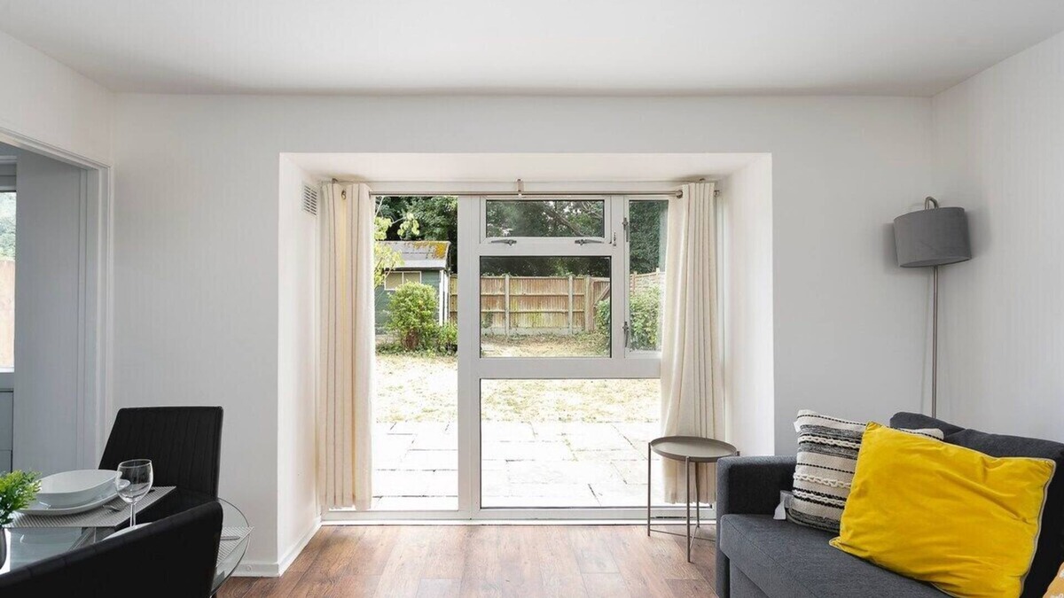 Shephall House | Skyvillion - 2Bed Stevenage House w/Garden&Parking