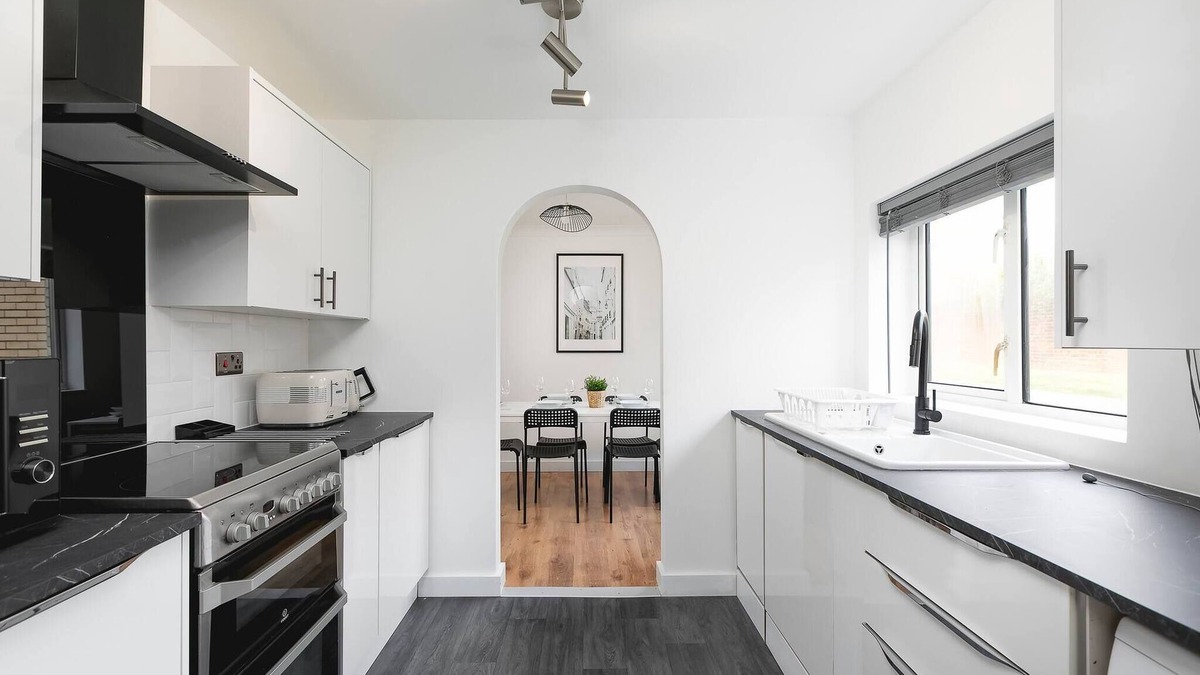 Stevenage Apartment | Skyvillion - 3bed Home W grdn For A Family Getaway