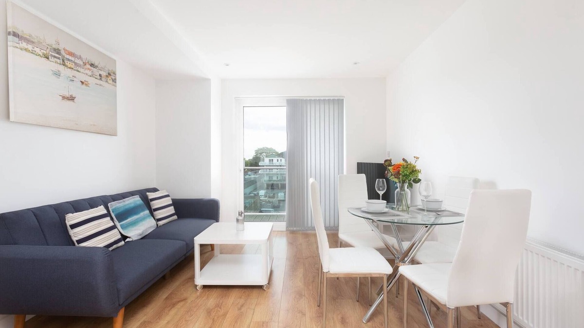 Grange Apartment | Skyvillion - Tower Point Enfield 1bed With balcony