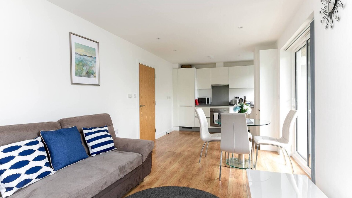Grange Apartment | Skyvillion Tower Point Enfield 1bed W balcony