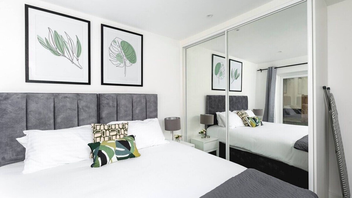 Enfield House | Skyvillion -Vineyard Court- Enfield 1-Bed w/Garden