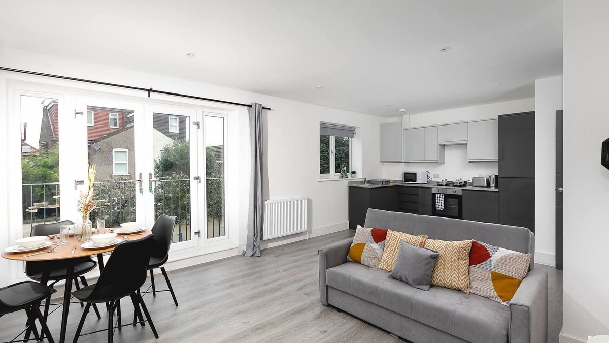 Enfield Apartment | Skyvillion -vineyard Court- Enfield 1bed With Balcony
