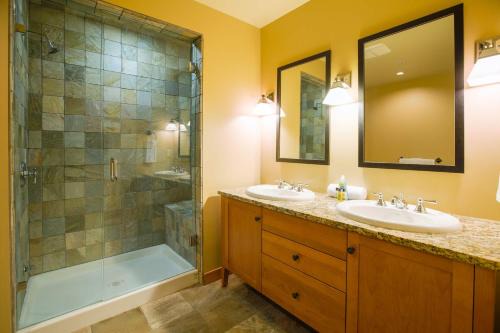 Rossland House | Slalom Creek 2 Bedroom & Den