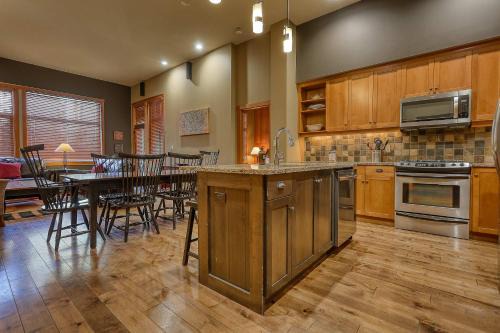 Rossland House | Slalom Creek 3 Bedrooms