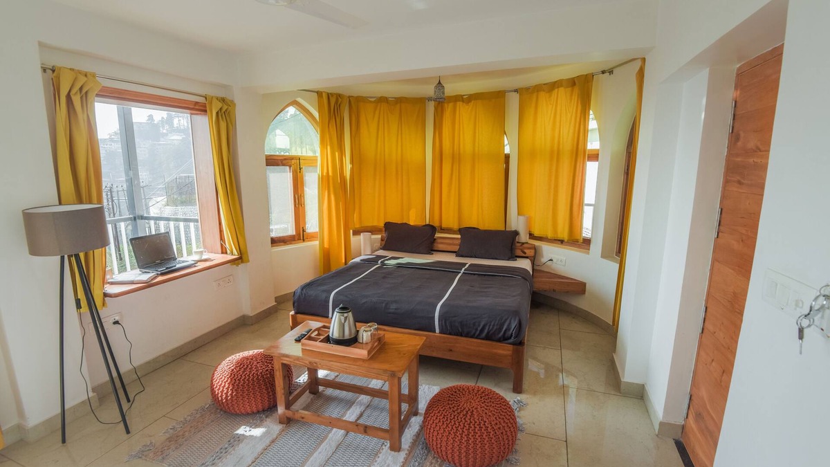 The Mall Road Condo | Slane Castle - 2 BHK w/King Bed, Parking, Bonfire