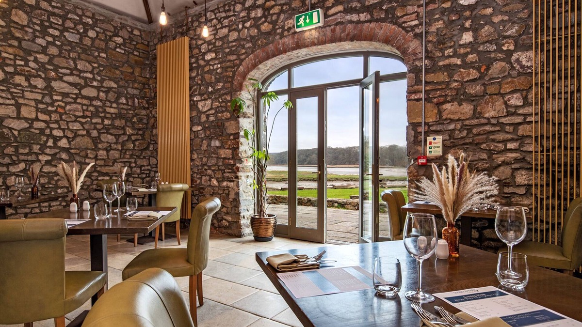 Haverfordwest Bed & Breakfast | Slebech Park Restaurant & Rooms