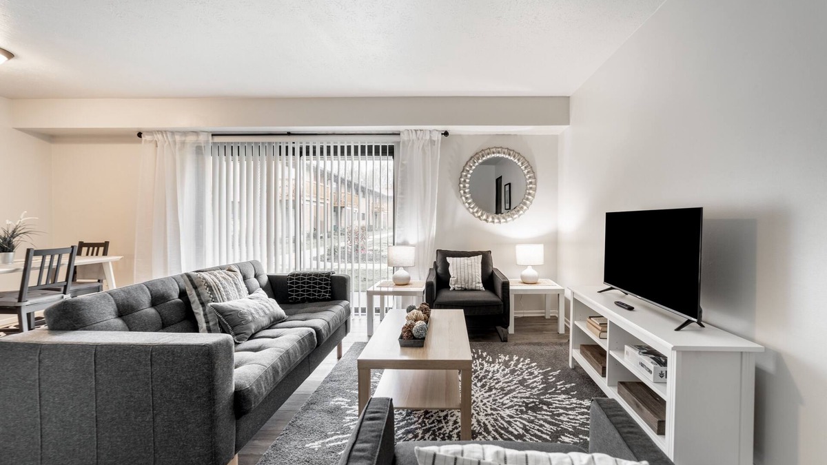 Mentor Apartment | Sleek 1BD Apt Perfect for Traveling Professionals