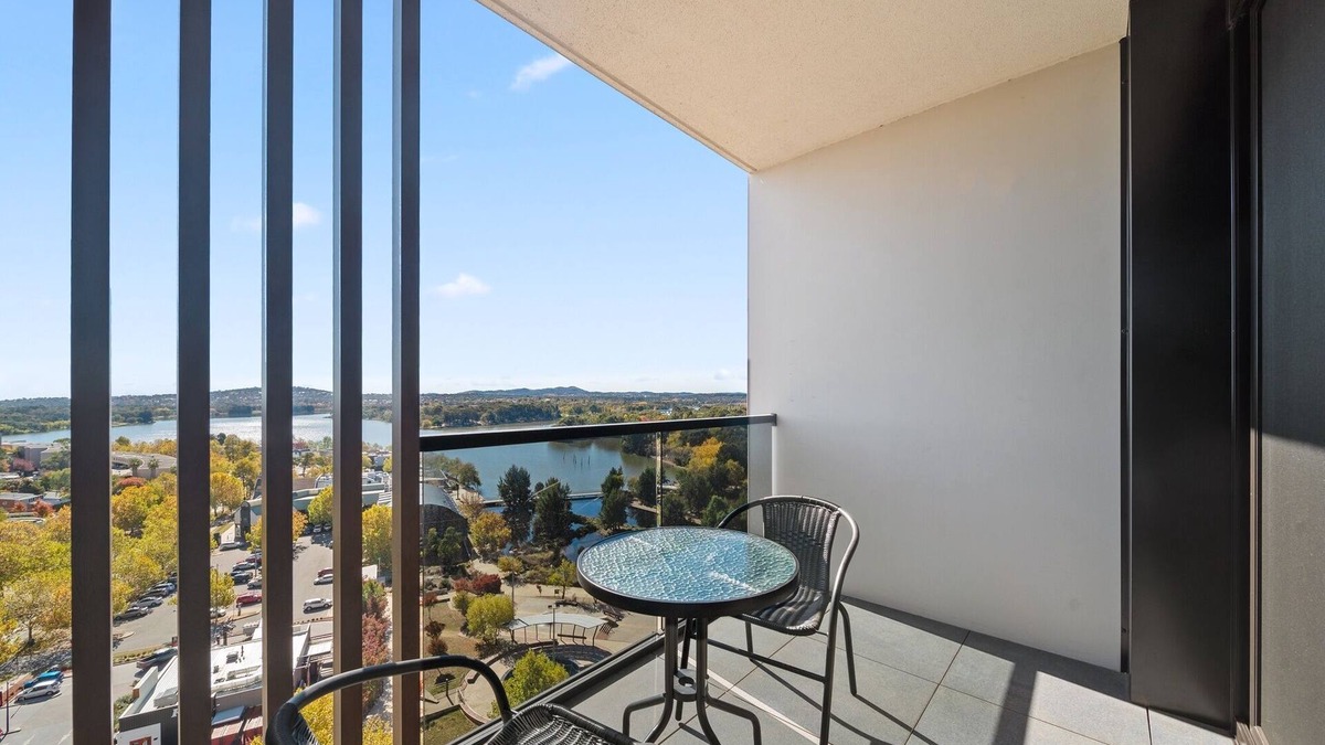 Belconnen Apartment | Sleek 2-Bed Apartment with Rooftop Garden Access