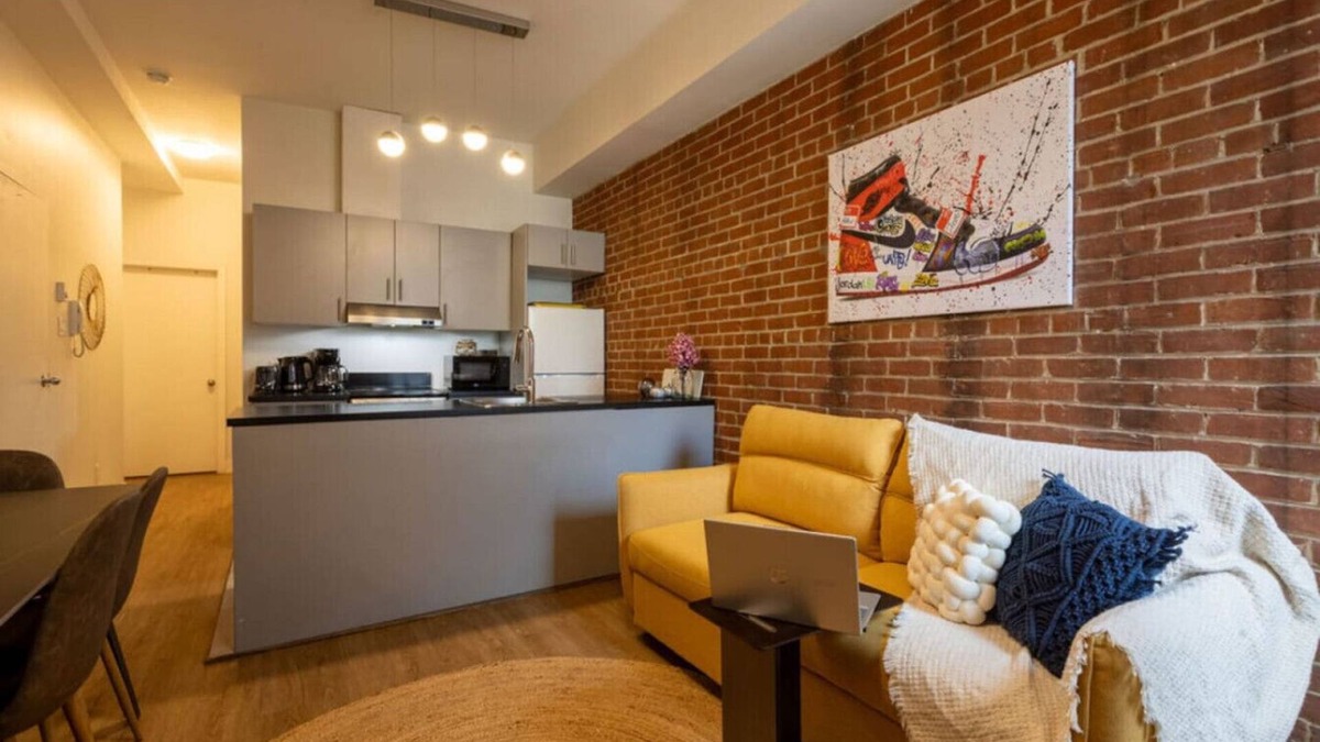 Downtown Montreal Apartment | Sleek 2BR in Heart of Downtown Montreal