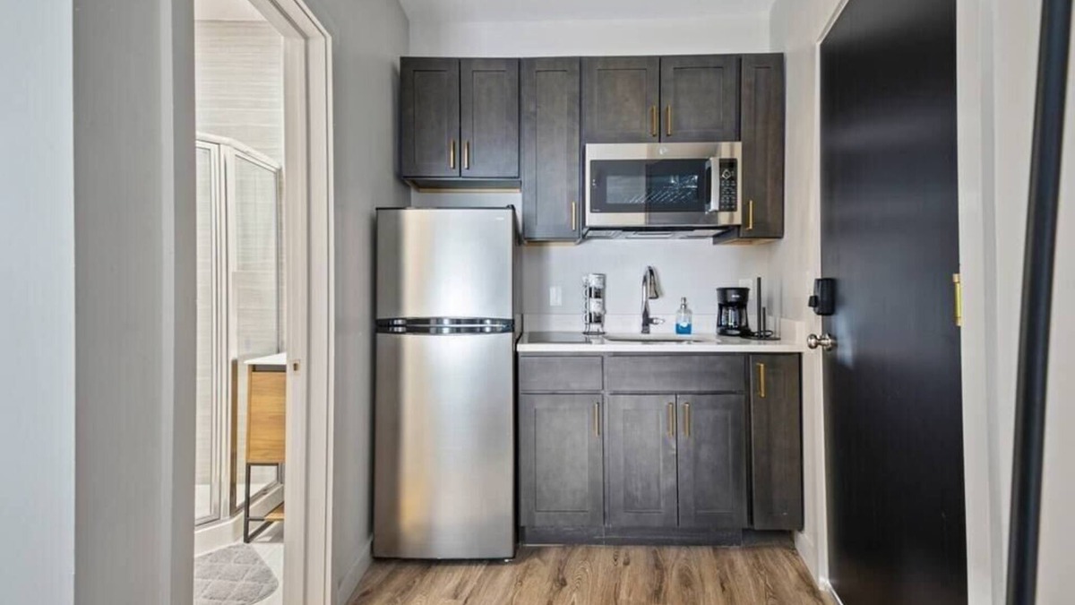Middletown Apartment | Sleek and Stylish Apartment in Middletown